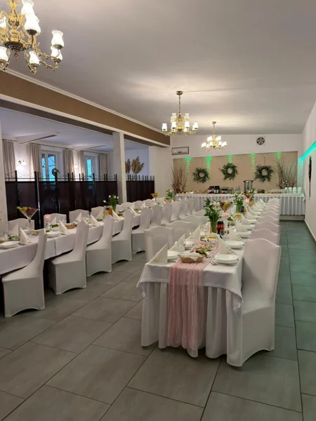 Duża sala — wieczorna aranżacja