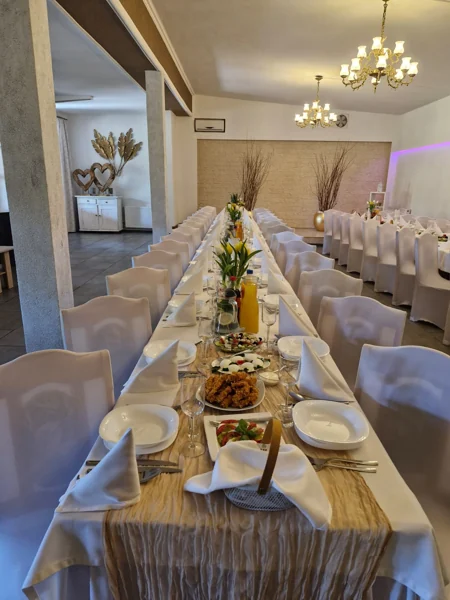 Duża sala — nastrojowe oświetlenie