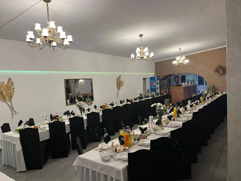 Duża sala — szeroki widok